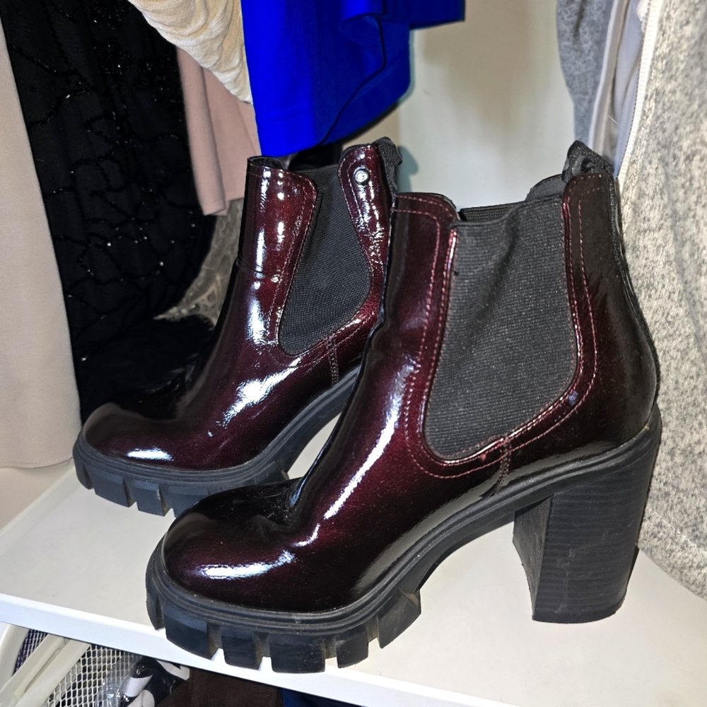 Burgundy platform guess boots